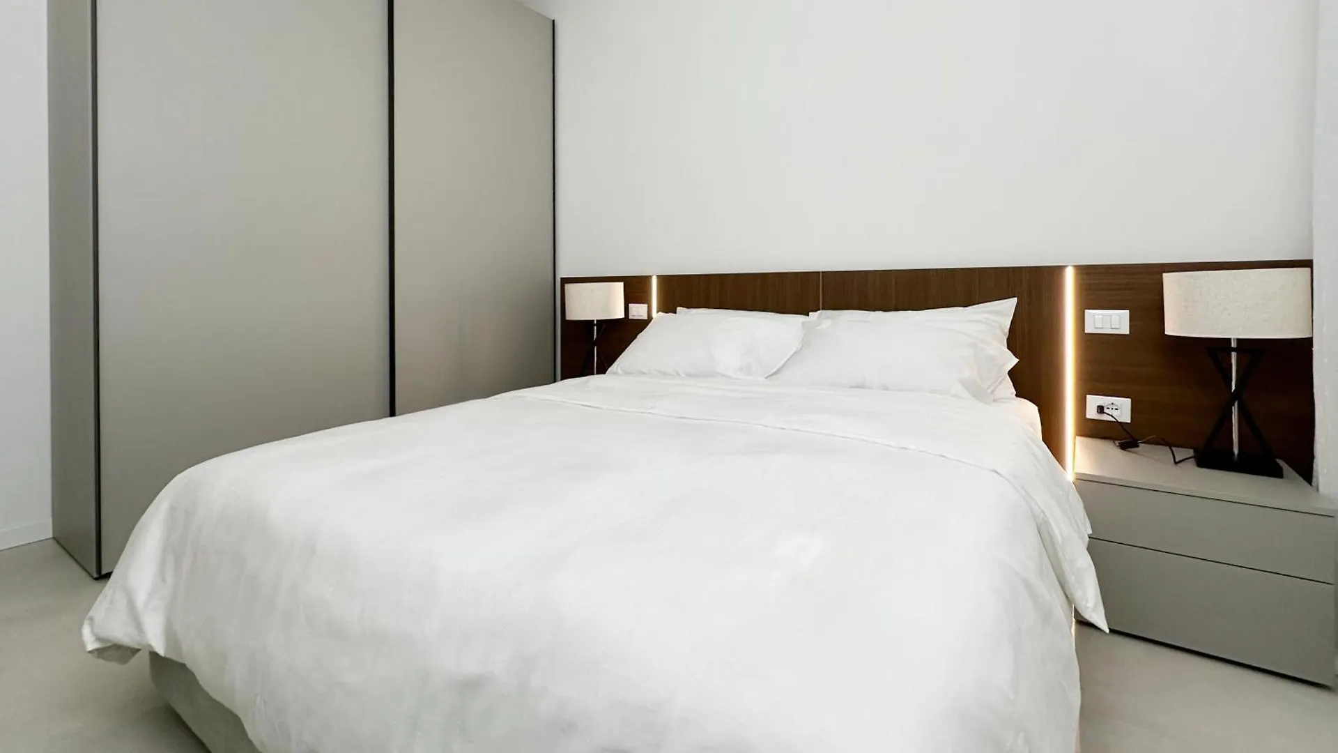 Garda Modern Living - Town Center Apartment Desenzano del Garda 0*,