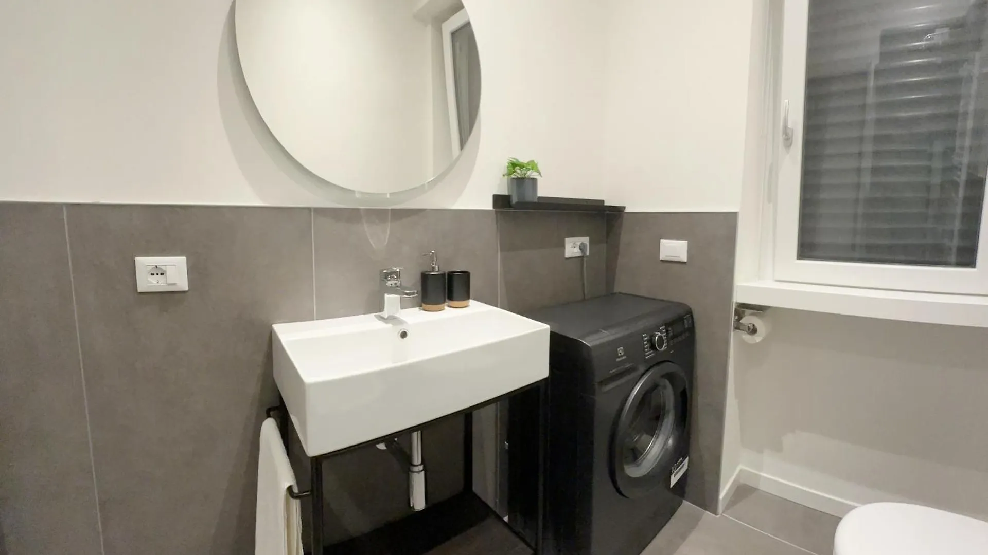 Garda Modern Living - Town Center Apartment Desenzano del Garda 0*,  Italy