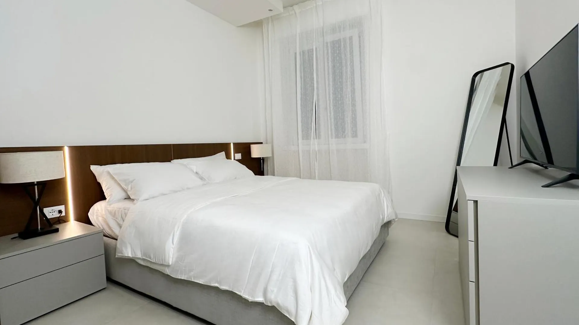 Garda Modern Living - Town Center Apartment Desenzano del Garda Italy